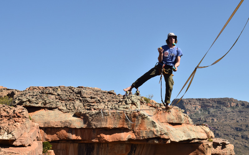 highlining while juggling sean chater(1)